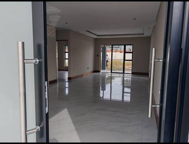 3 BEDROOM TOWNHOUSE FOR SALE IN CELTIC MEADOWS